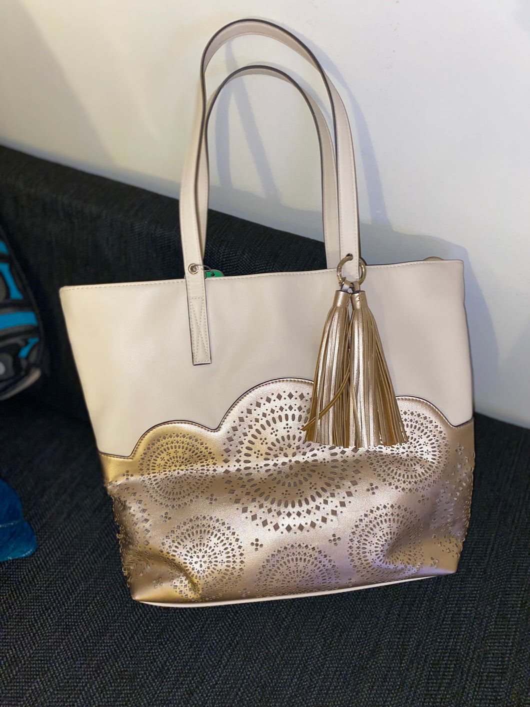 Metallic design tote